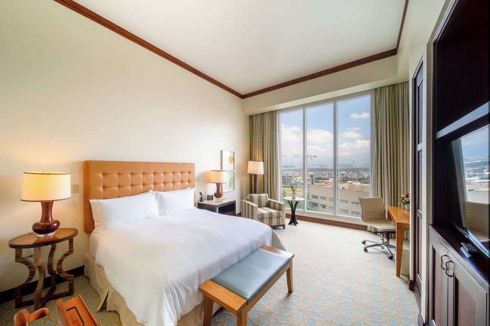 Egyptian cotton sheets, premium bedding, down comforters, pillowtop beds