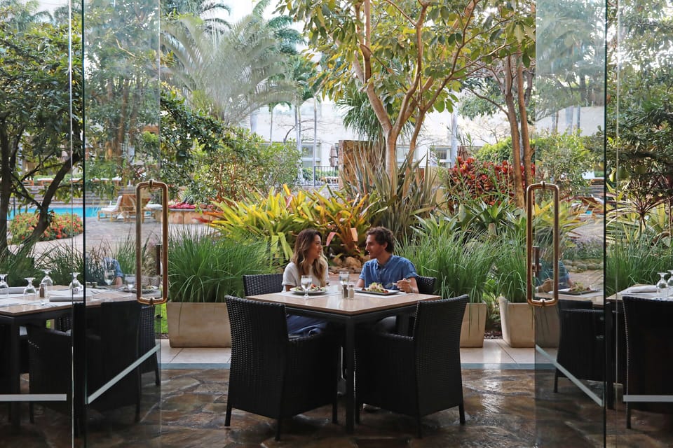 4 restaurants; breakfast, lunch, and dinner served