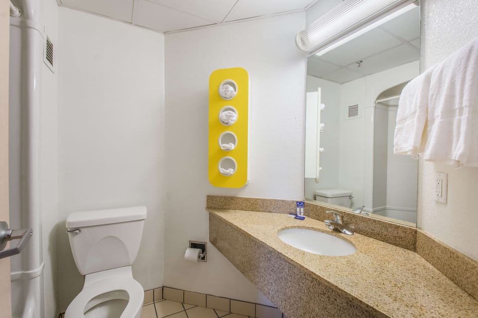 Separate tub and shower, towels