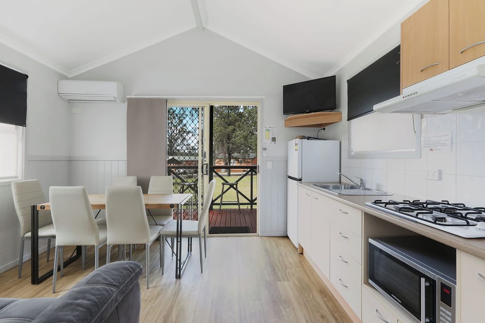 Deluxe Cabin - Sleeps 7 | Living area | 32-inch flat-screen TV with cable channels, TV