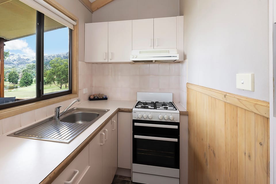 Standard Cabin 5pax - Bayande Bay | Private kitchen | Coffee/tea maker, full-size fridge, microwave, oven