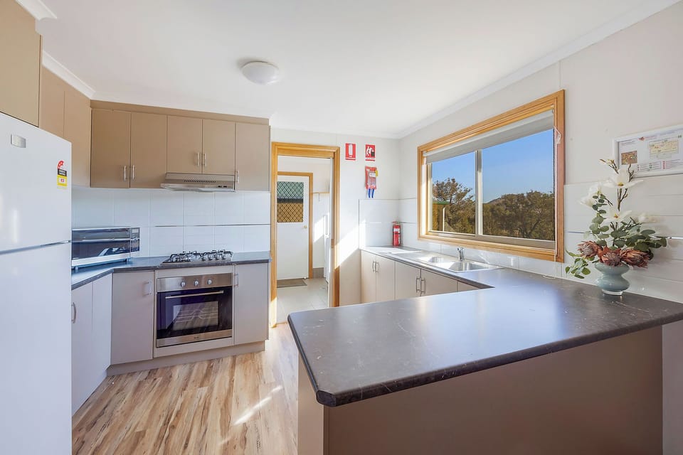 Deluxe Cabin - Sleeps 8 | Private kitchen | Coffee/tea maker, full-size fridge, microwave, oven