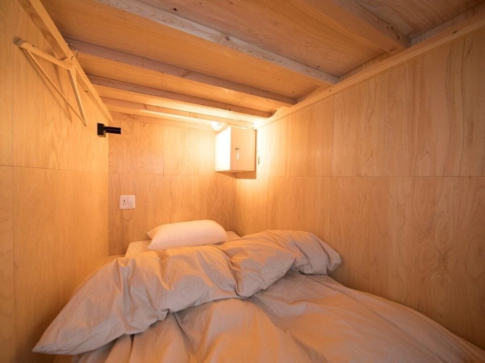 Shared Dormitory, Mixed Dorm, Non Smoking | In-room safe, desk, WiFi (free), bed sheets