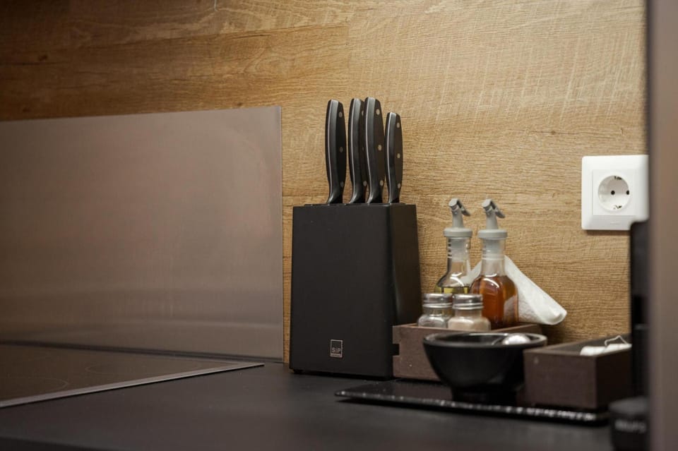 Exclusive Apartment, 4 Bedrooms | Private kitchen | Espresso maker, coffee/tea maker, fridge, microwave
