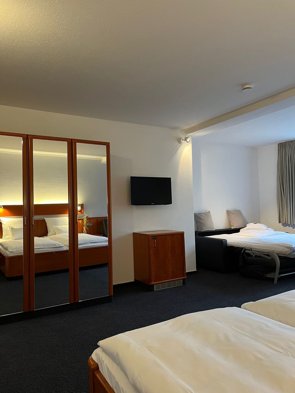 Family Studio | Minibar, desk, free WiFi, bed sheets