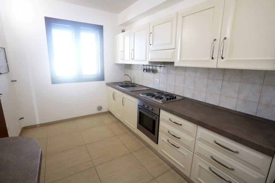 House | Private kitchen | Fridge, oven, stovetop, electric kettle
