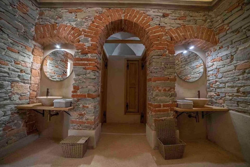 Separate tub and shower, deep soaking tub, rainfall showerhead