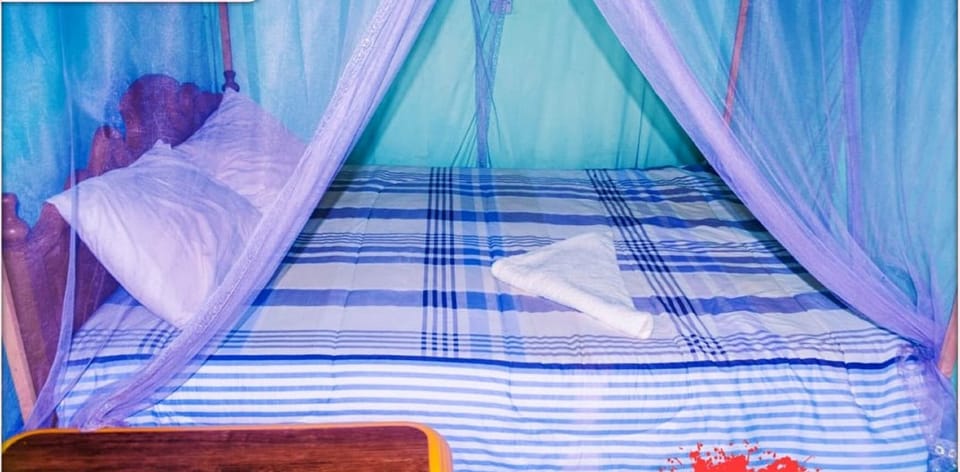 Family Double Room | Desk, laptop workspace, free WiFi, bed sheets