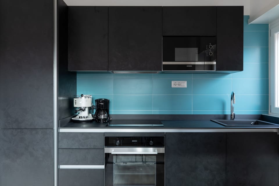 A fully equipped, bright kitchen.