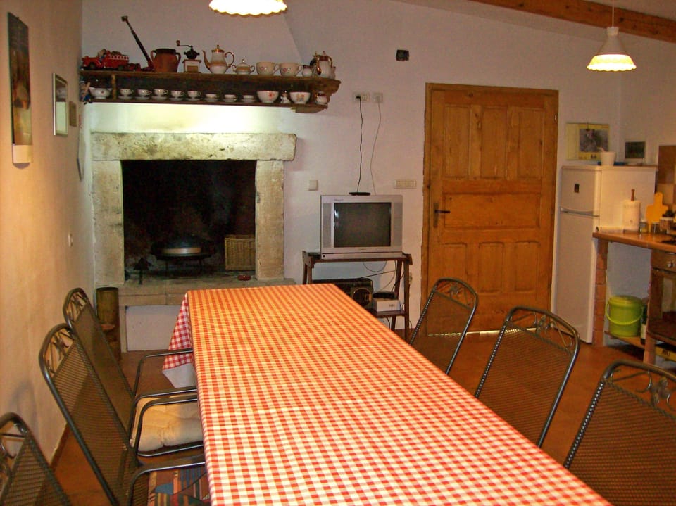 Apartment, 2 Bedrooms | 2 bedrooms, free WiFi, bed sheets