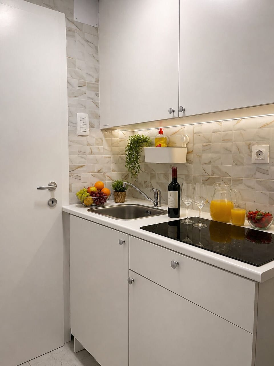 City Studio, 1 Double Bed, Non Smoking, Ground Floor | Private kitchen | Fridge, stovetop, highchair, cookware/dishes/utensils