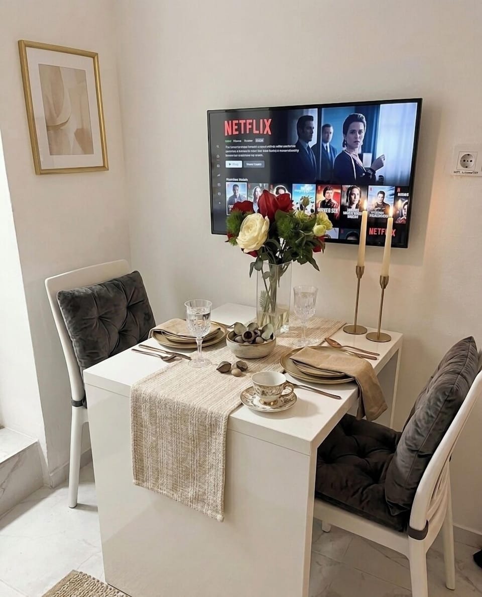 City Studio, 1 Double Bed, Non Smoking, Ground Floor | In-room dining