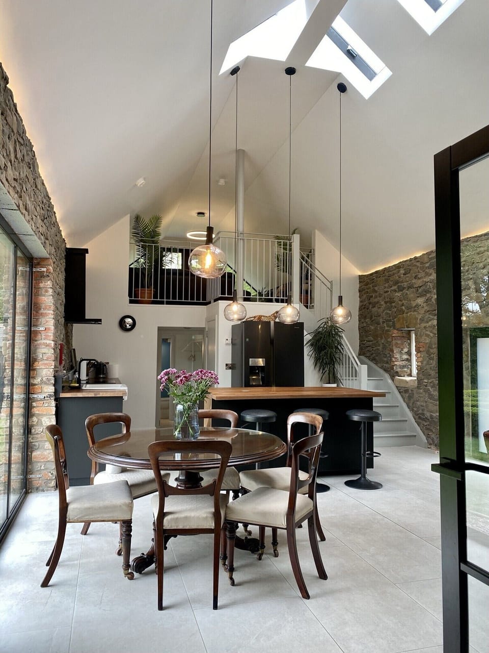 6 Meter high ceilings in the main dining area.