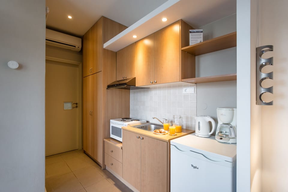 Standard Apartment, 1 Bedroom | Private kitchen | Fridge, microwave, stovetop, coffee/tea maker