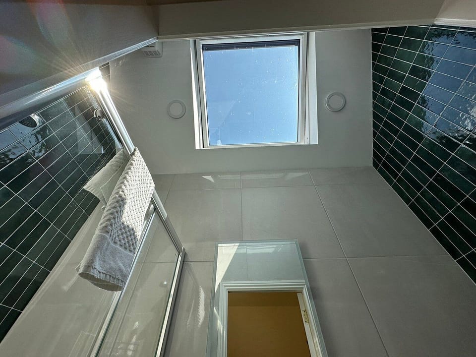 Exclusive Apartment | Bathroom | Shower, hair dryer, towels