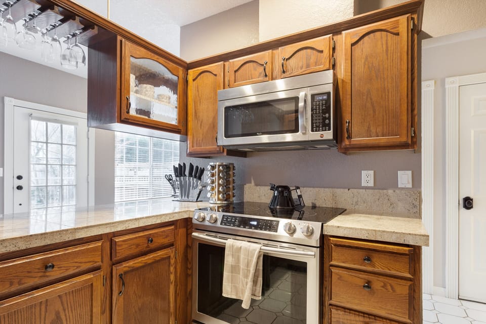 Builtin glass top electric range and builtin microwave