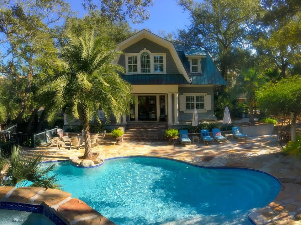 Private Salt Water Pool w/waterfall, slide and Hot tub