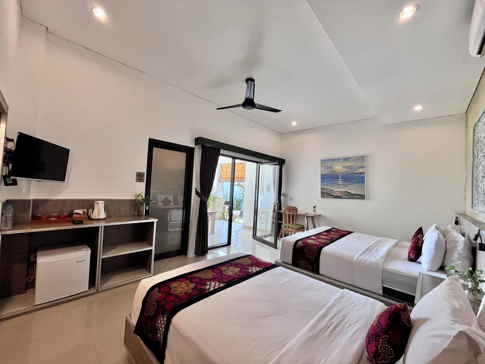Suite Family Seaview room | Minibar, individually decorated, individually furnished, free WiFi