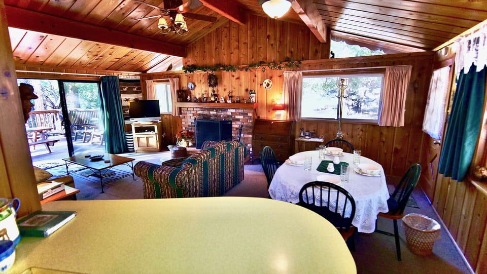 Point of view of the living space from the kitchen. - Point of view of the living space from the kitchen.