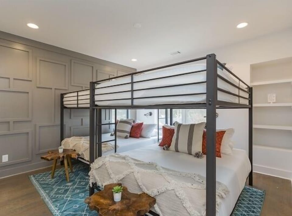 Bedroom 1 - 2 Bunk Queen Bed ( Sleeps 8 )