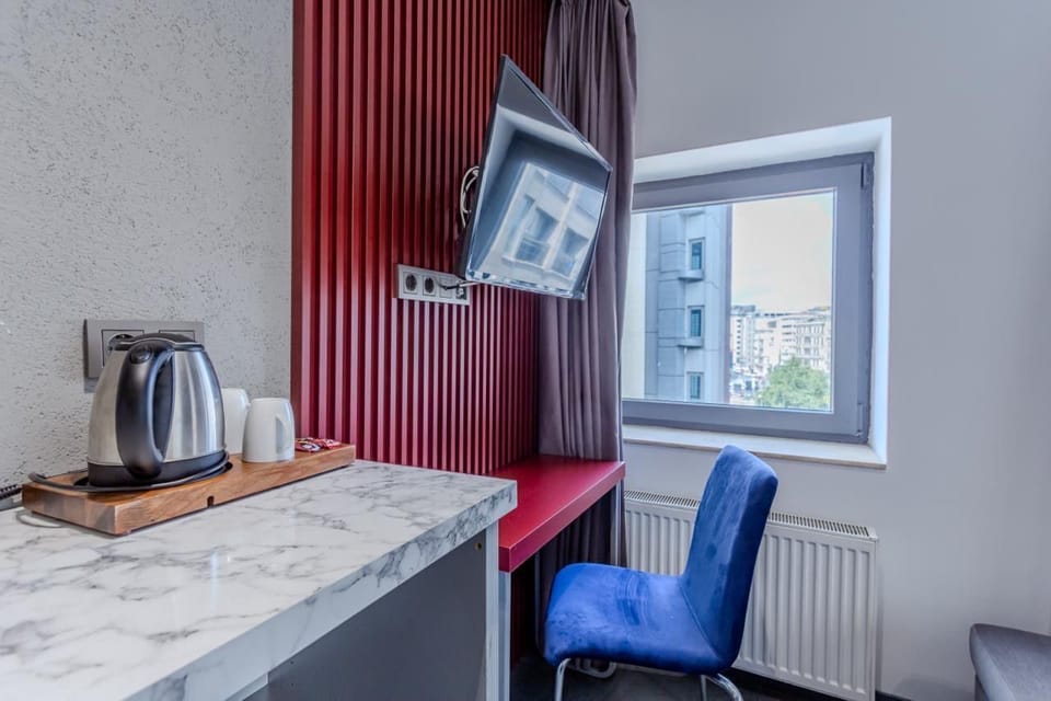 Deluxe Double Room | Private kitchen | Mini-fridge, electric kettle