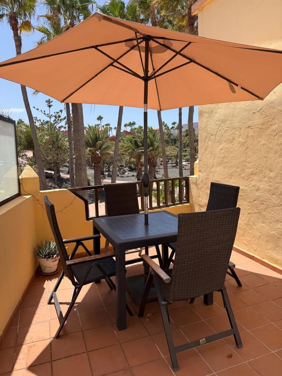 Terrace with outdoor dinning for 4.