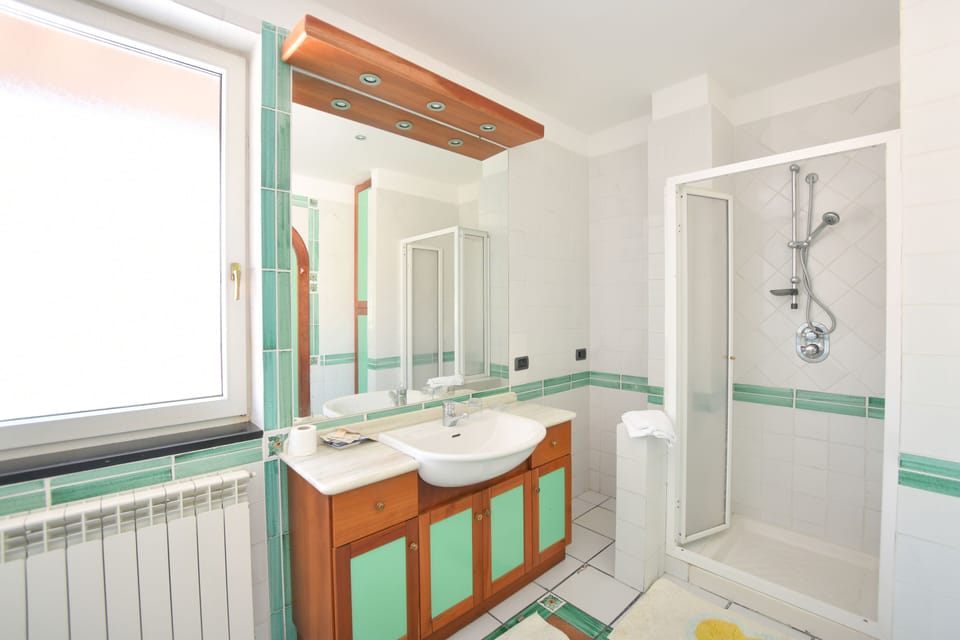 Standard Double Room | Bathroom | Shower, rainfall showerhead, hair dryer, bathrobes