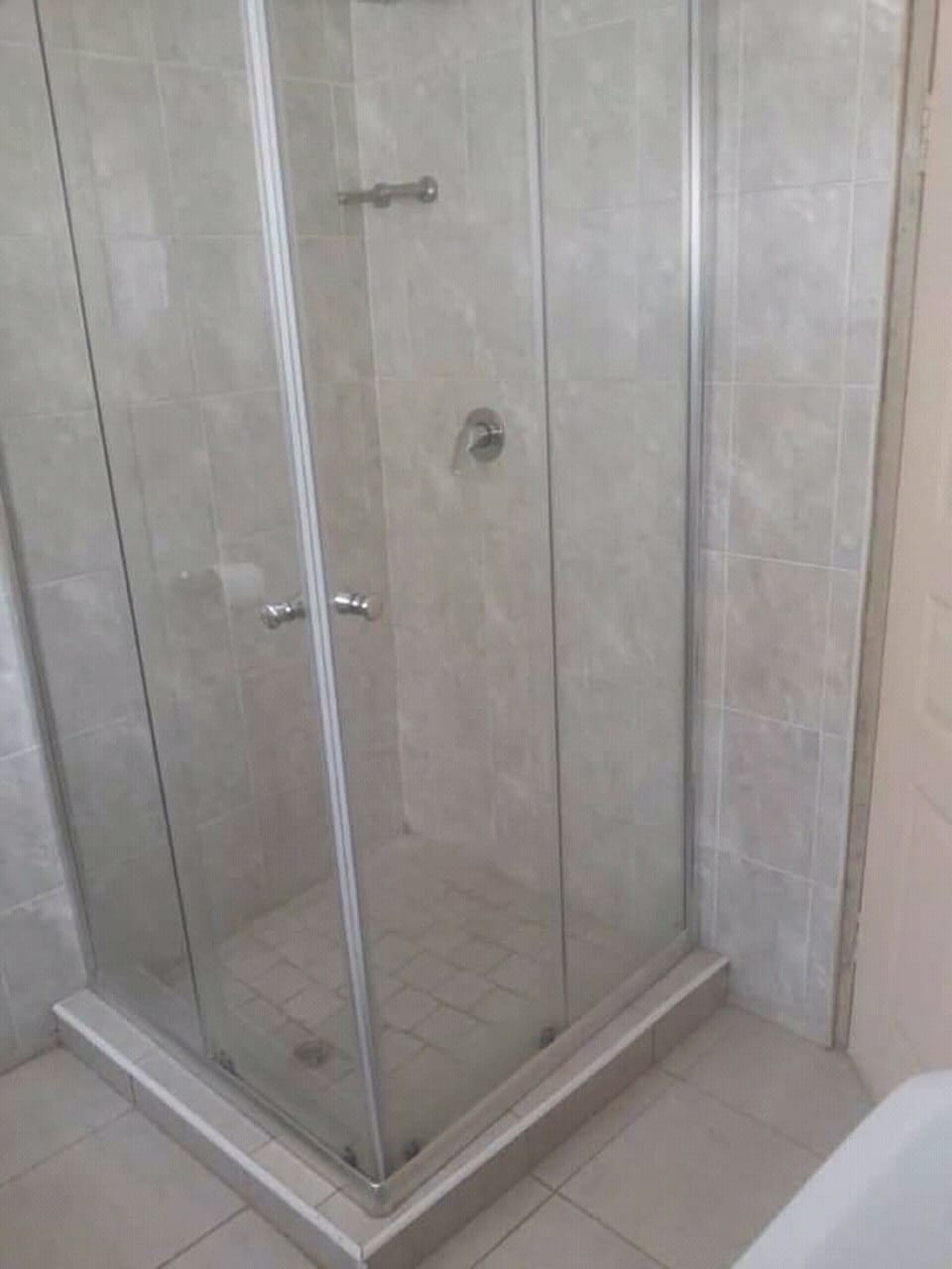 Deluxe Double or Twin Room | Bathroom shower