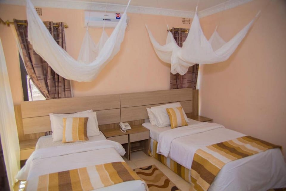 Deluxe Double or Twin Room | Desk, laptop workspace, iron/ironing board, free WiFi