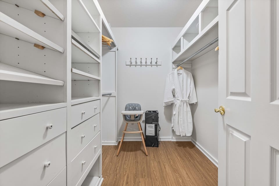 Large Walk-In Closet, High-Chair, and Pack N Play. Perfect for Family! (Bedroom 1)