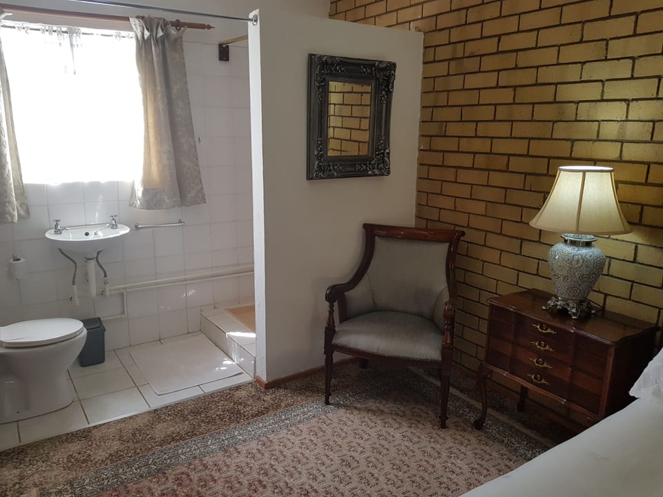 Classic Double Room | Individually decorated, individually furnished, blackout drapes
