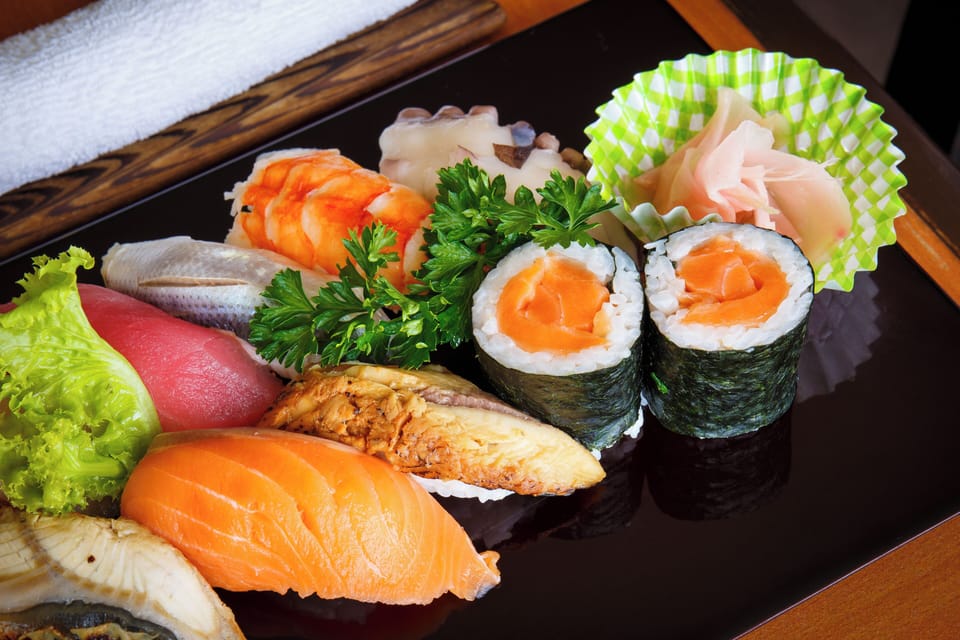 4 restaurants; breakfast, lunch, and dinner served