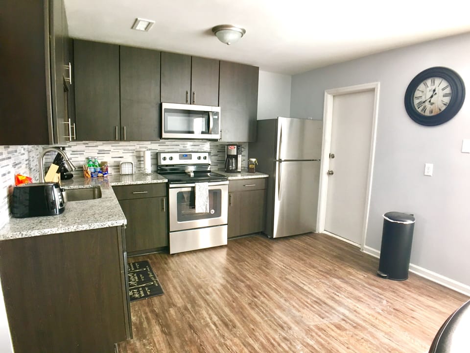 Full kitchen
