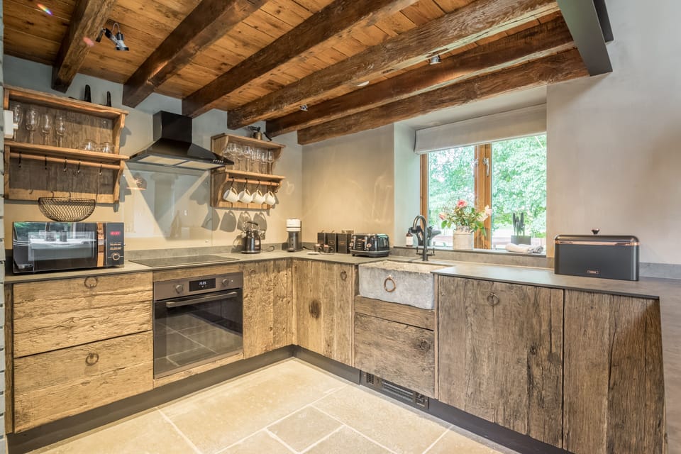 Exclusive Cottage, Courtyard View (Stable Cottage ) | Private kitchen | Highchair