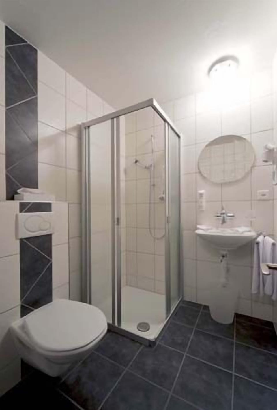 Shower, rainfall showerhead, free toiletries, hair dryer
