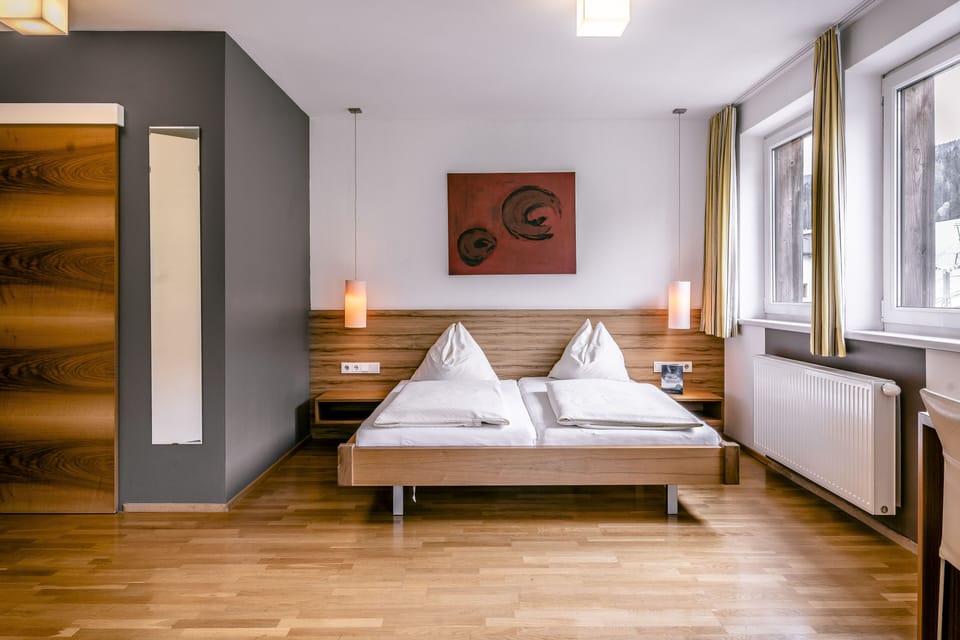 Superior Double Room, Private Bathroom | Hypo-allergenic bedding, in-room safe, desk, free WiFi