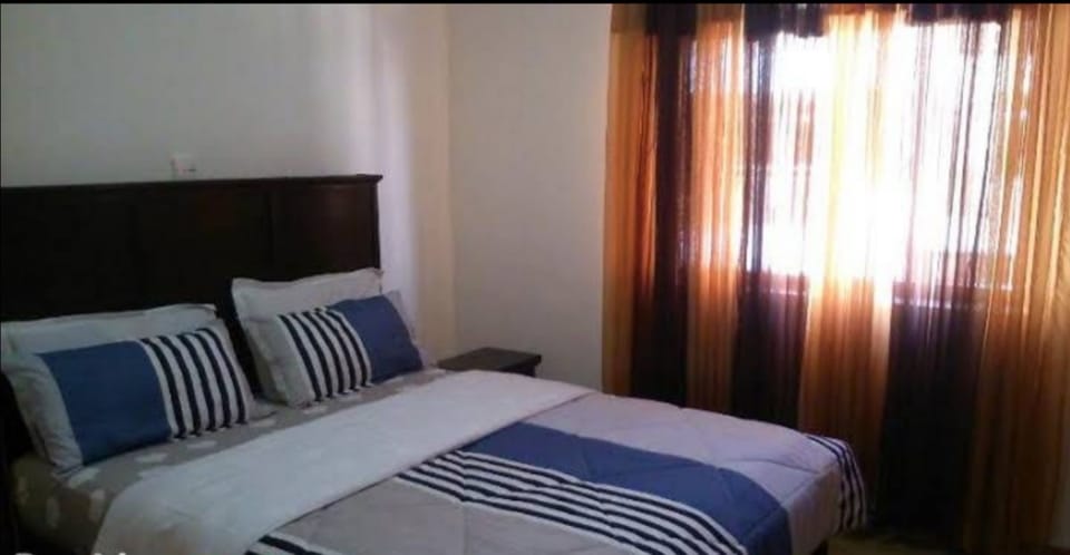 Double Room | Desk, iron/ironing board, free WiFi, bed sheets