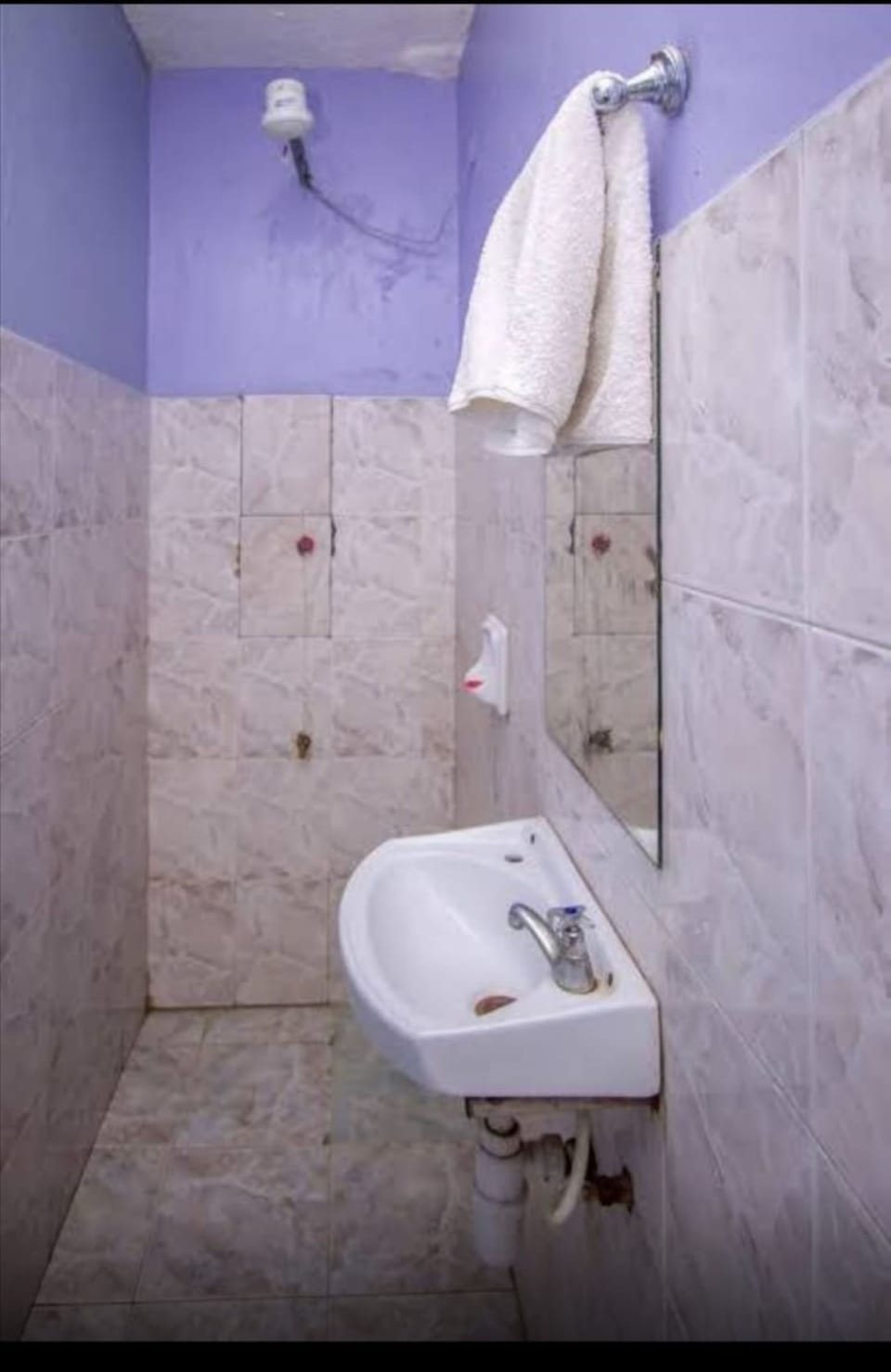 Double Room | Bathroom | Shower, free toiletries, towels, soap