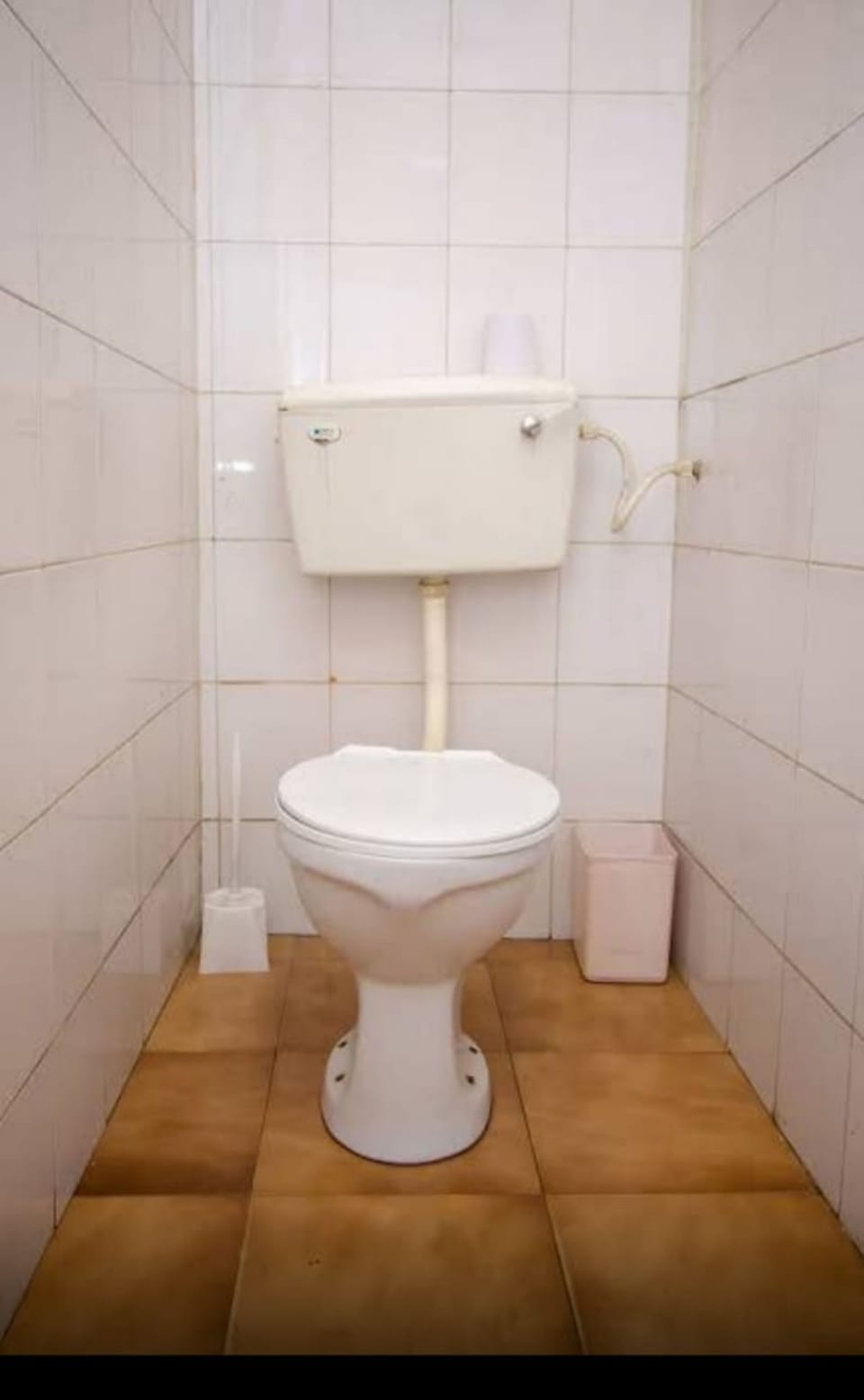 Double Room | Bathroom | Shower, free toiletries, towels, soap