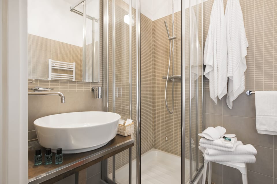 Separate tub and shower, deep soaking tub, hydromassage showerhead