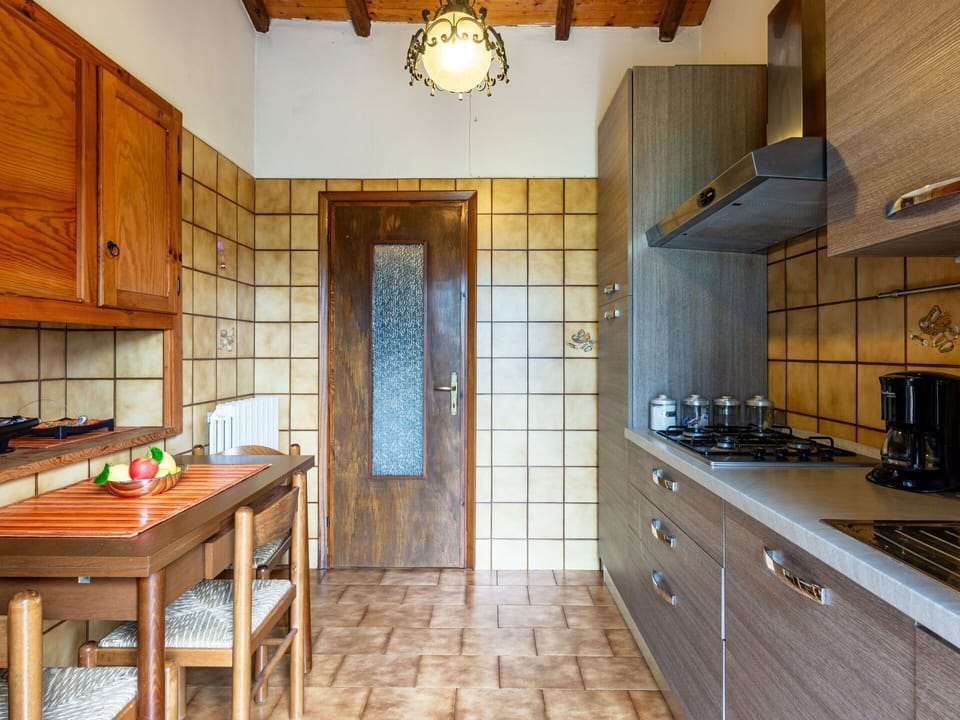 Countertop, Cabinetry, Property, Furniture, Kitchen, Wood, Lighting, Interior Design, Drawer, Wood Stain