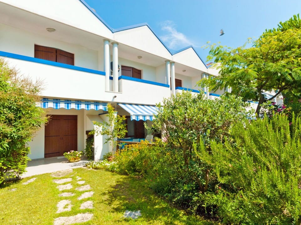 Property, House, Home, Building, Real Estate, Vegetation, Residential Area, Architecture, Apartment, Grass