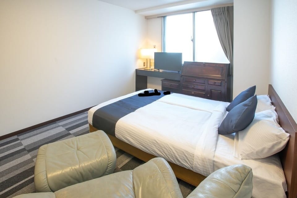 Double Room, Smoking | WiFi (free), bed sheets