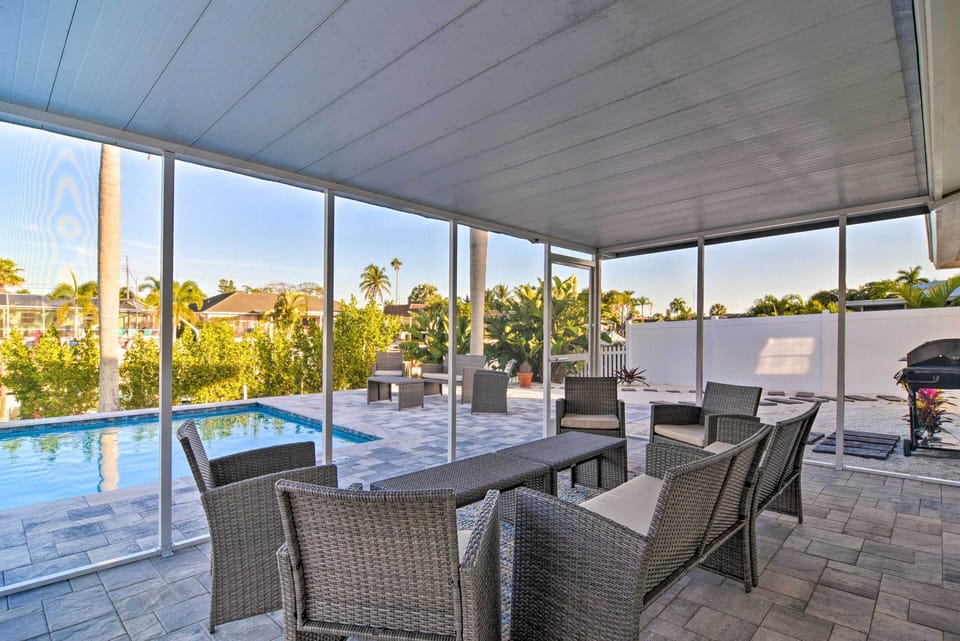 Screened Porch | Outdoor Seating