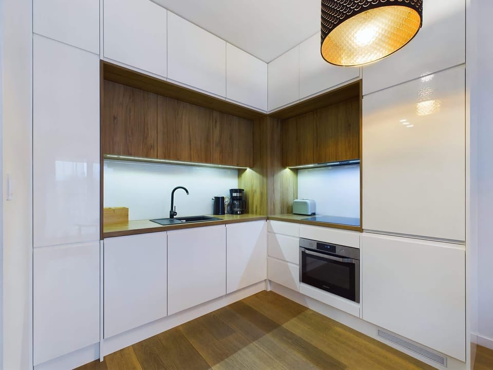 Modern, fully equipped kitchenette. 