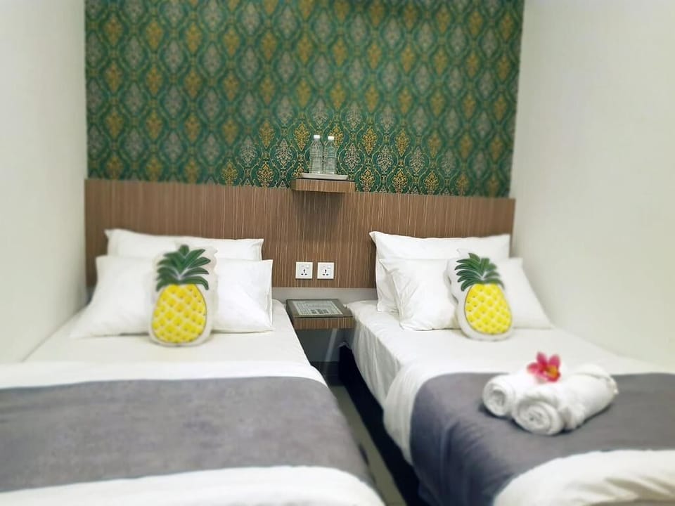 Deluxe Twin Room | Desk, soundproofing, iron/ironing board (on request), WiFi (free)