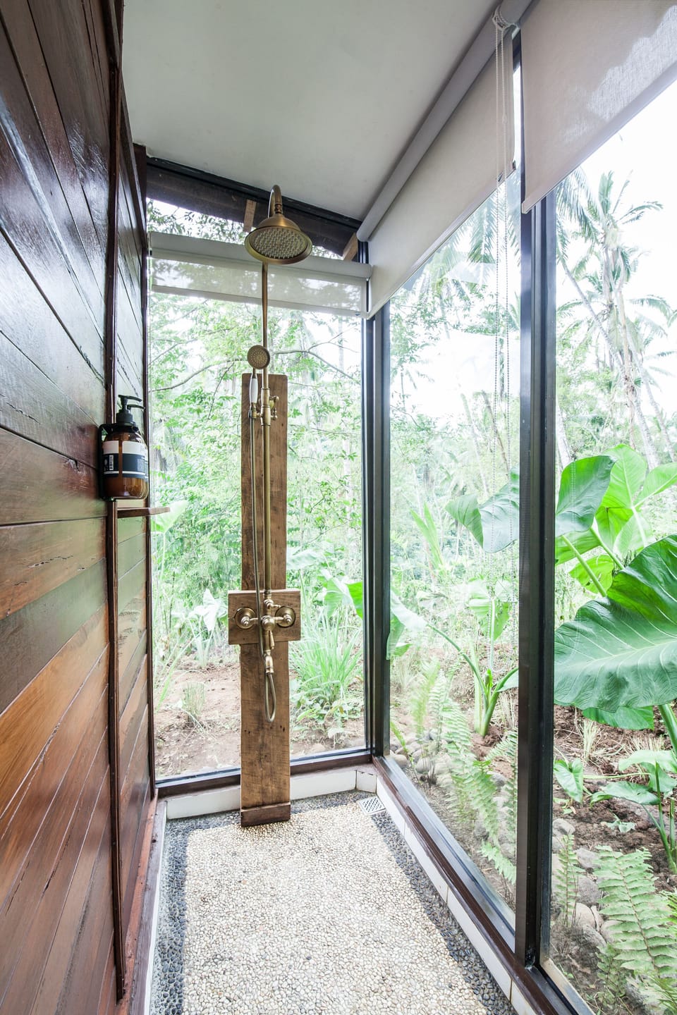 Deluxe Tent | Bathroom shower