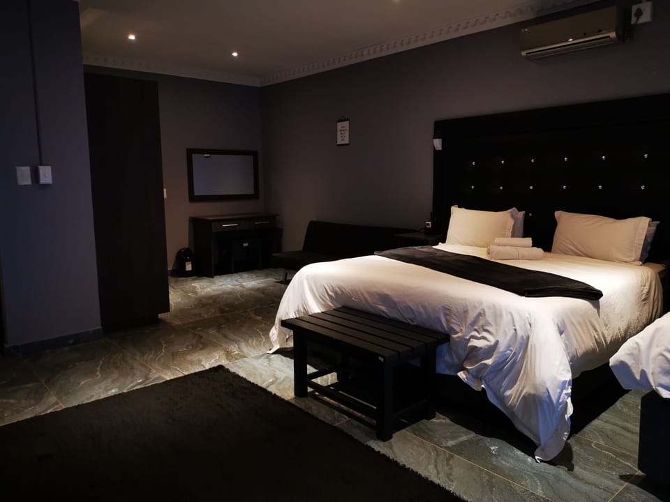 Premium Room | Desk, blackout drapes, WiFi (free)