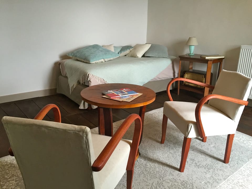 Family Suite, Courtyard View (Jacqueline) | Premium bedding, laptop workspace, soundproofing, WiFi (free)
