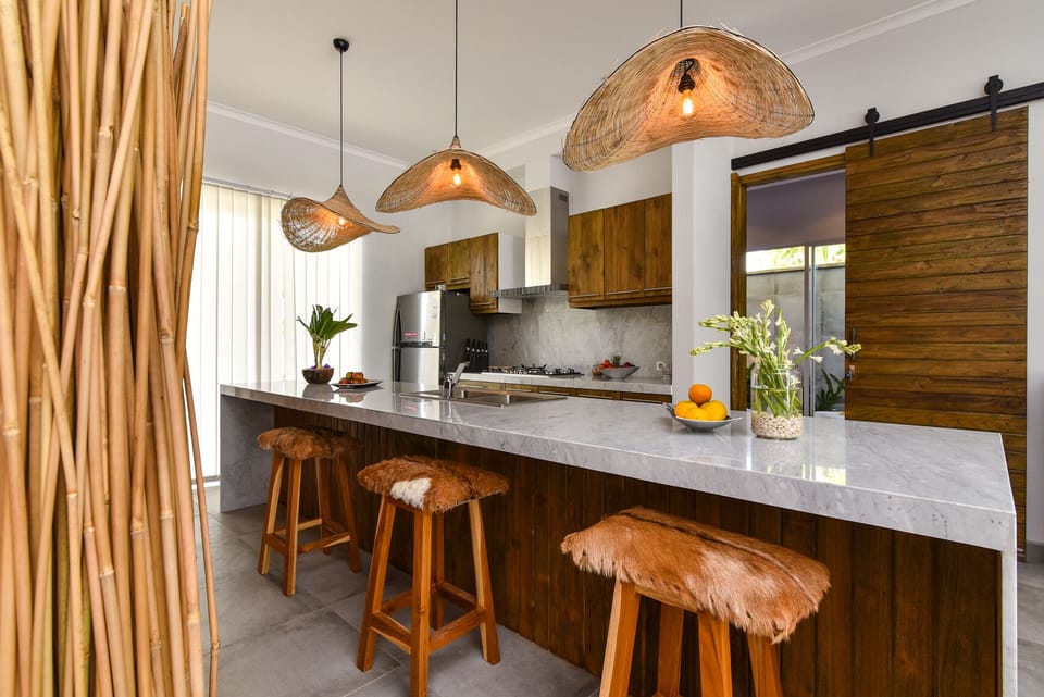 Full-size fridge, microwave, stovetop, toaster